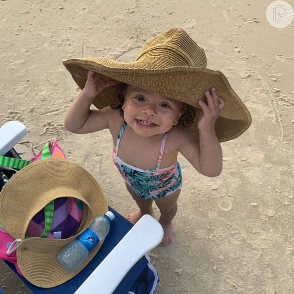 Patricia Abravanel exibe foto da filha na praia nesta quinta-feira, dia 08 de agosto de 2019