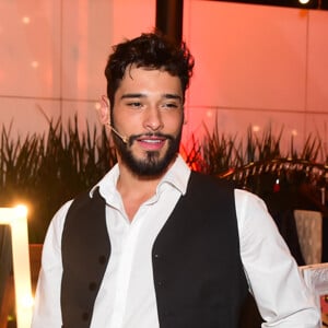 Filho de Antonio Fagundes, Bruno Fagunes é o protagonista da peça 'Zorro - Nasce uma Lenda'