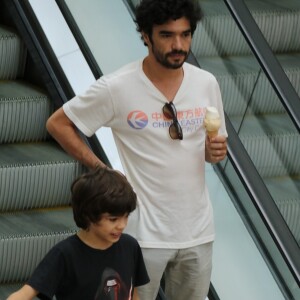 Caio Blat aproveita passeio com o filho neste domingo, dia 11 de agosto de 2019