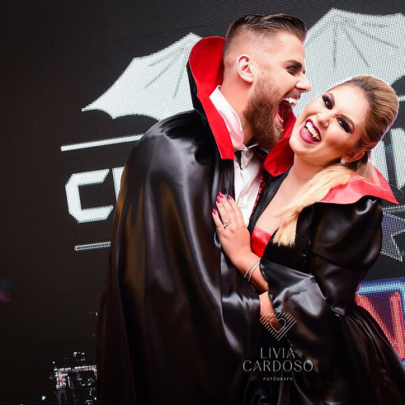 Zé Neto, da dupla com Cristiano, esbanjou simpatia ao lado da mulher, Natália Toscano