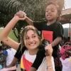 Sasha Meneghel aparece dançando e divertindo crianças em missão na Angola