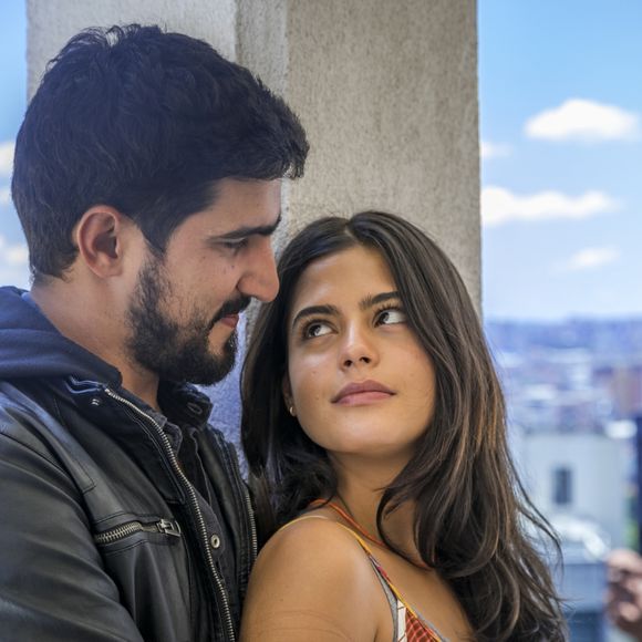 Nos próximos capítulos da novela 'Órfãos da Terra', Laila (Julia Dalavia) e Jamil (Renato Góes) vão descobrir que Dalila (Alice Wegmann) forjou o exame de DNA