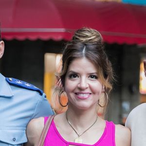Nos próximos capítulos de 'Malhação: Toma Forma de Amar', Carla (Mariana Santos) é surpreendida por festa de noivado surpresa de Madureira (Henri Castelli)