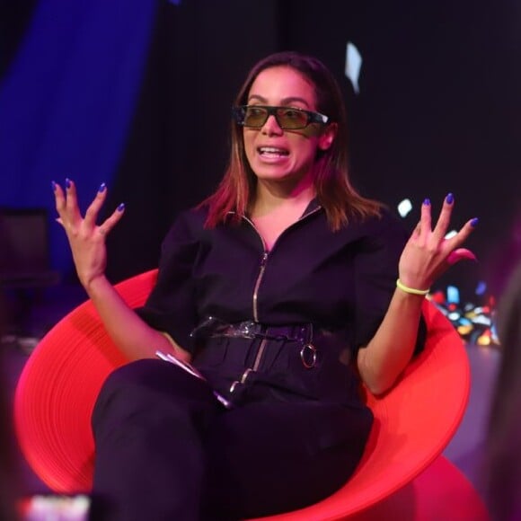 Anitta afasta apelo sexual em programa na TV: 'Essa parte só na versão Youtube'