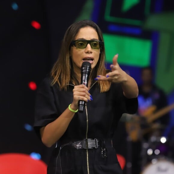 Anitta estreou nova temporada do programa no Multishow com Melim e É o Tchan!