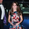 O look floral longo de Kate Middleton é um bom exemplo de peça que vai da cerimônia diurna à noturna