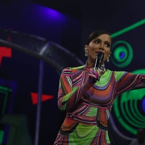 Anitta explica novidades dos looks em programa