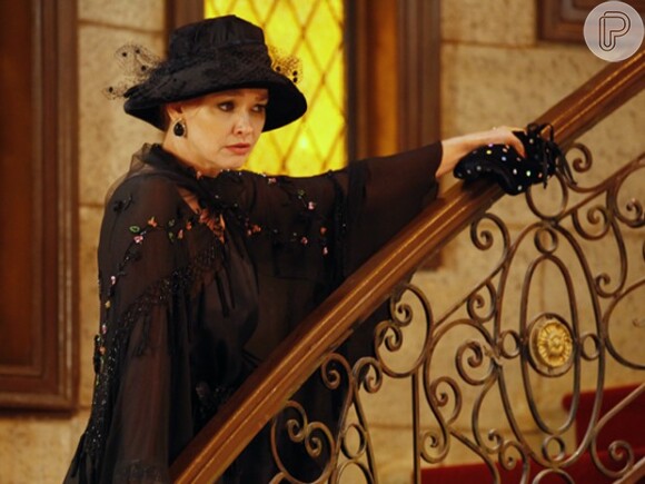 Enquanto Otávio (Tony Ramos) está desaparecido, Blanche (Julia Lemmertz) vai procurá-lo na mansão, em 'Guerra dos Sexos'