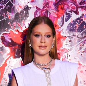 Marina Ruy Barbosa ornou sofisticação e modernidade em seu look ao lançar uma coleção de roupas em parceria com a Colcci