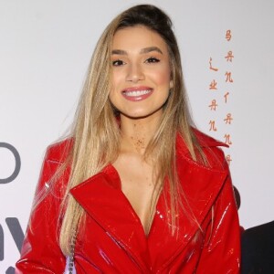 Bruna Santana, irmã de Luan Santana, é empresária e lançou recentemente sua própria grife: 'Meu estilo é super, megaclássico. Sempre gostei de peças versáteis, que dá para usar tanto de dia quanto de noite, de looks p&b... até demais! Às vezes tenho que me segurar porque uso todo o dia preto e branco'