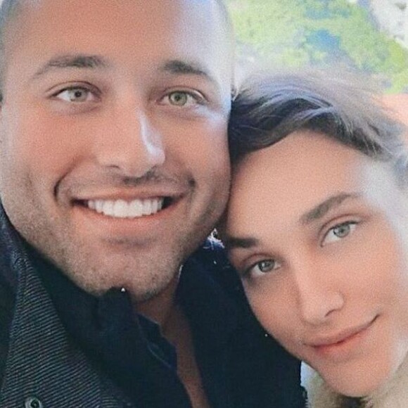Júnior Nascimento é irmão de Débora Nascimento e impressionou os internautas não só pela beleza, mas também pela semelhança com a atriz