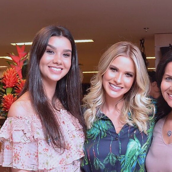 Luara Suita é irmã mais nova de Andressa Suíta e tem 22 anos