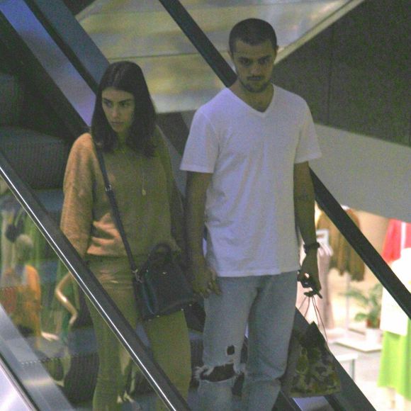 Felipe Simas e Mariana Uhlmann anunciaram que estão à espera do terceiro filho