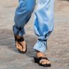 Sandália de amarrar em uma nova forma de usar: descubra o truque de styling