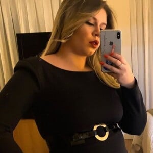 Marília Mendonça comenta chutes do filho, Leo, na barriga, em 1º de setembro de 2019