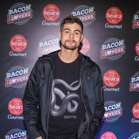 Rafal Vitti se reúne com time famosos no lançamento de nova linha de bacon da marca Seara