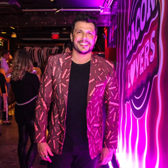 Wellington Muniz, o Ceará, se reúne com time famosos no lançamento de nova linha de bacon da marca Seara