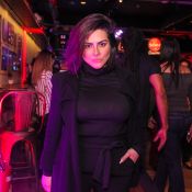 Cleo elege look total black e curte pocket show de Ludmilla em evento em SP