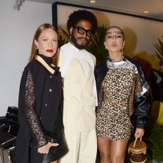 Sabrina Sato, com look Louis Vuitton repleto de trends, posou com Ícaro Silva e Mariana Ximenes em foto