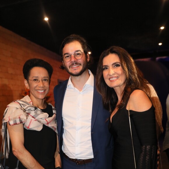 Fátima Bernardes curte festa de 50 anos do 'Jornal Nacional'