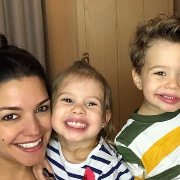 Filhos de Michel Teló e Thais Fersoza usam penteados idênticos aos dos pais. Veja vídeo postado nesta quarta-feira, dia 11 de agosto de 2019