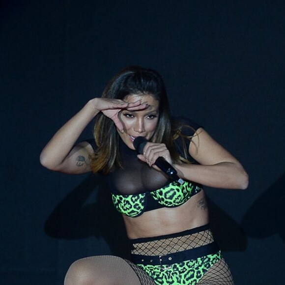 Fã de Anitta assustou a cantora ao invadir palco durante show em São Bernardo do Campo (SP), neste sábado, 14 de setembro de 2019
