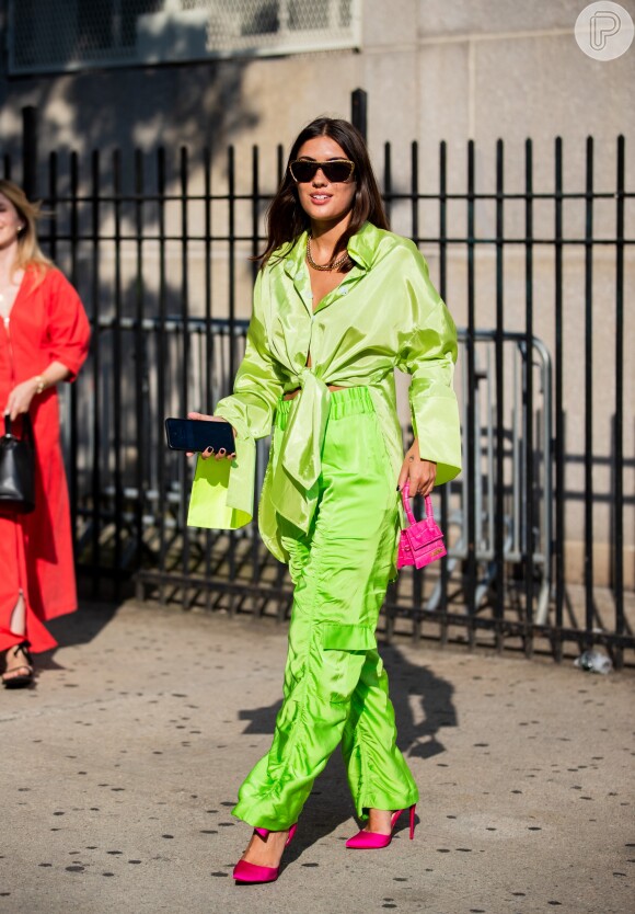 Neon: verde fluorescente é uma das cores favoritas do street style das semanas de moda de Nova York e Londres