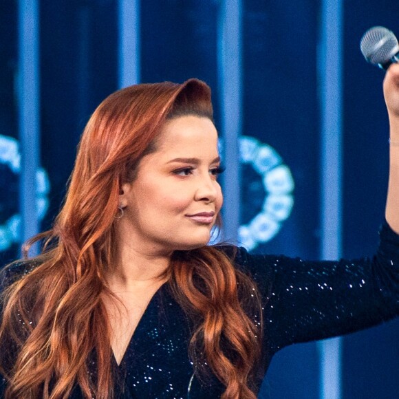 Maiara, da dupla com Maraisa, mudou closet e tem apostado em looks marcados