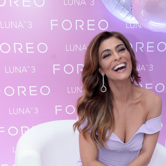 As sandálias escolhidas por Juliana Paes também estão entre as queridinhas da temporada