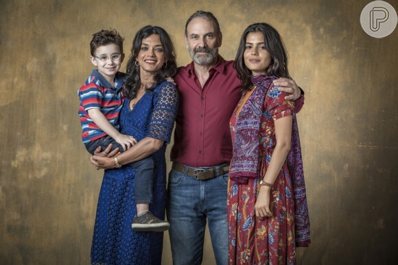 Elias (Marco Ricca) e a família vieram ao Brasil fugidos da guerra na Síria na novela 'Órfãos da Terra'
