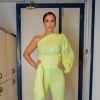 Look de Ivete Sangalo: macacão neon de um ombro só e manga bufante foi escolha da cantora para o 'The Voice Brasil'