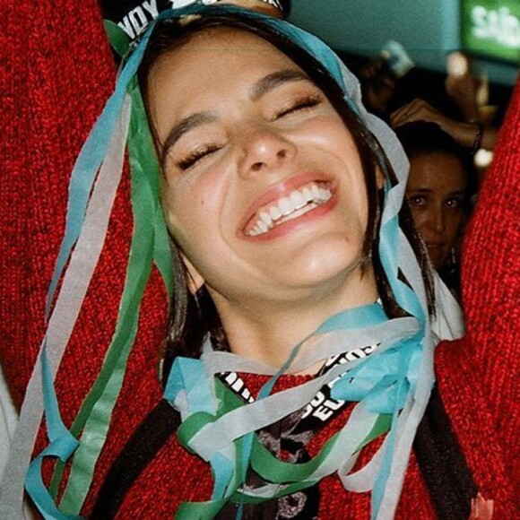Bruna Marquezine comete gafe em entrevista e cai na risada ao perceber. Veja vídeo postado por atriz neste domingo, dia 22 de setembro de 2019