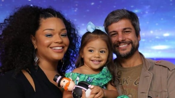 Minifashionista! Filha de Juliana Alves usa ombro a ombro em festa de 2 anos