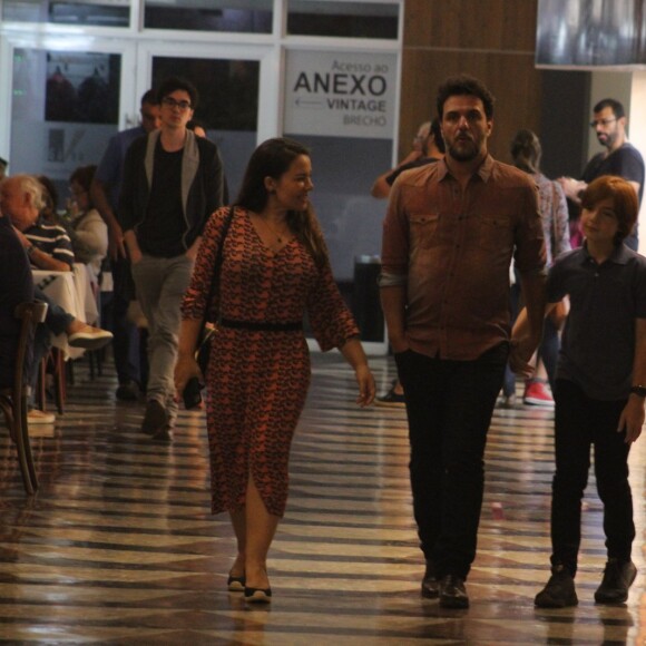 Em julho deste ano, o filho de Rodrigo Lombardi estava com ele e Betty em passeio no shopping