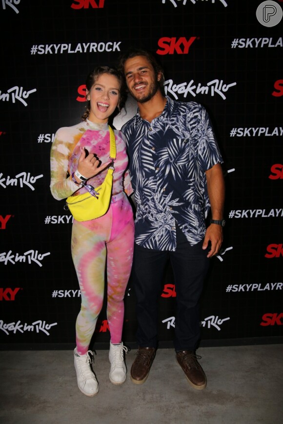 Isabella Santoni e o namorado, Caio Vaz, marcaram presença no primeiro dia de Rock in Rio 2019