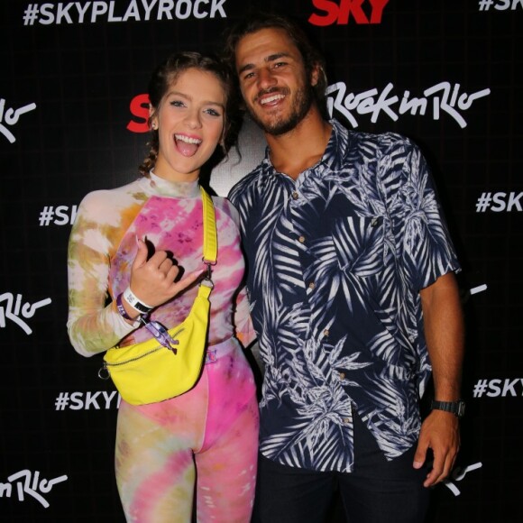 Isabella Santoni e o namorado, Caio Vaz, marcaram presença no primeiro dia de Rock in Rio 2019