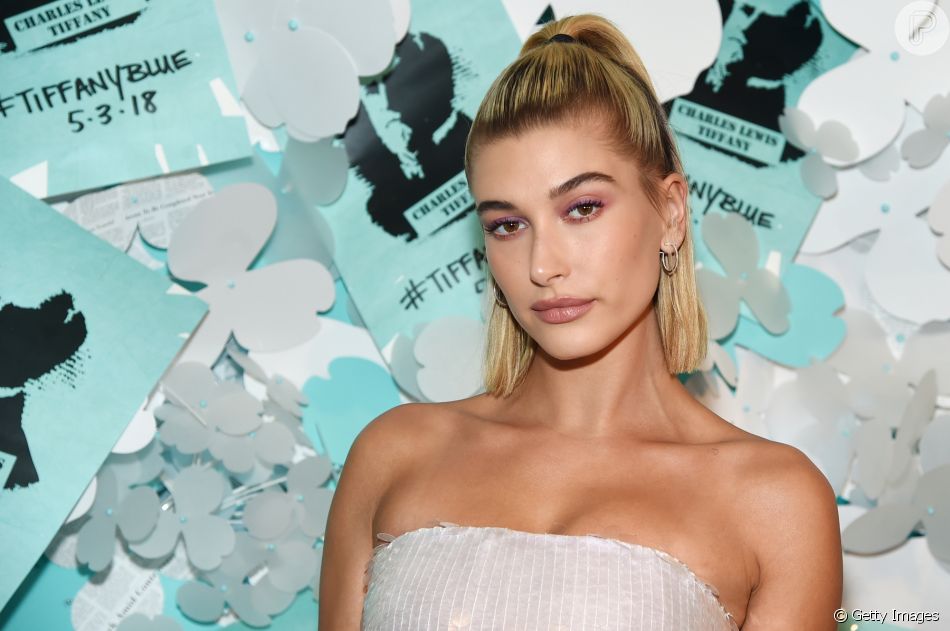 Mulher De Justin Bieber Hailey Baldwin Aposta Em Vestido