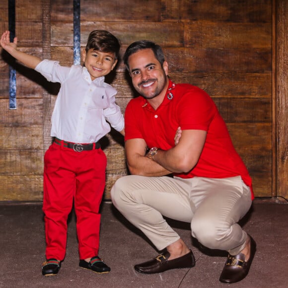 Marido de Simone, Kaká Diniz emagrece 8kg com treinos diários, alimentação balanceada e ajuda de suplemento natural, composto por ativos bionaturais