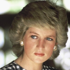 Mãe do príncipe Harry, Lady Di morreu em acidente de carro em 1997 ao ser perseguida por paparazzo