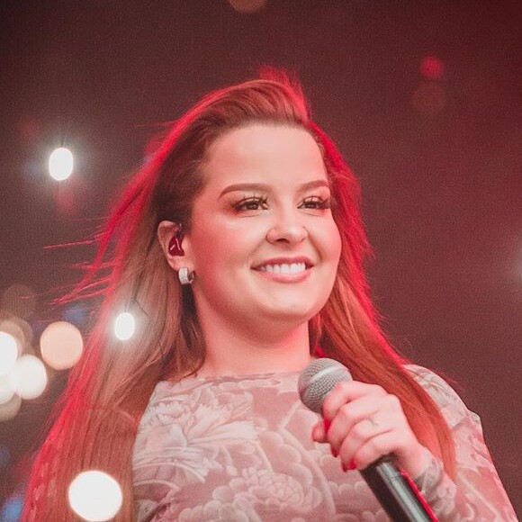 Sertaneja Maiara renovou o seu closet após perder 7 quilos. 'Está amando marcar a cintura', disse ao Purepeople a sua stylist Cynara Boechat