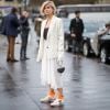 Xenia Adonts escolheu a microbolsa Chloé durante a Paris Fashion Week de outono e inverno