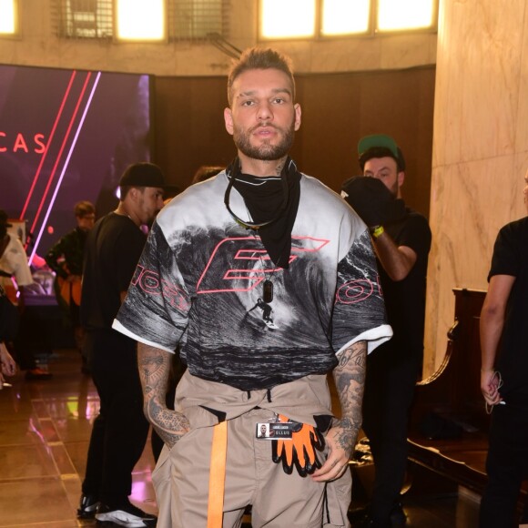 Lucas Lucco assumiu, nos bastidores do evento, que estava nervoso por subir na passarela