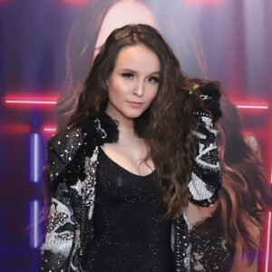 Larissa Manoela vê o seu momento atual como de transição: 'É bacana poder aparecer de uma forma ousada algumas vezes e resguardada em outras. Gosto de ter uma atitude sexy sem ser vulgar'