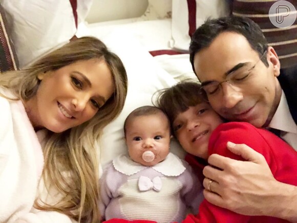 Ticiane Pinheiro compartilha a rotina da família com os fãs na rede social