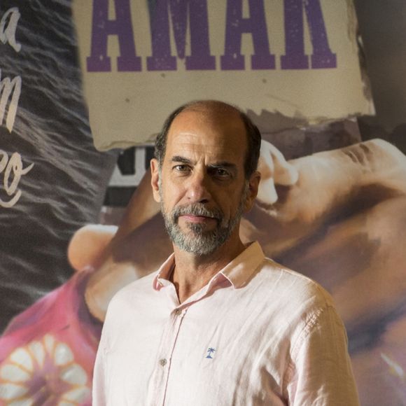 Max (Roberto Bomtempo) fica muito abalado ao ver o filho com outro rapaz na novela 'Malhação - Toda Forma de Amar'