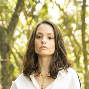 Lara (Rosanne Mulholland) tenta fazer a cabeça de Lígia (Paloma Duarte) de que os encontros com Rita (Alanis GUillen não são uma boa ideia na novela 'Malhação - Toda Forma de Amar'