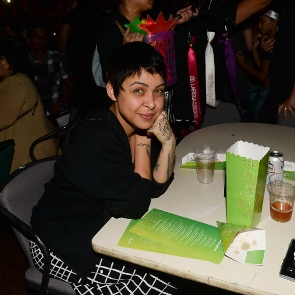 Kell Smith prestigia Larissa Manoela em show