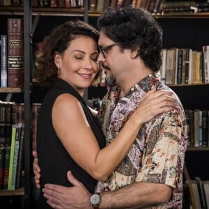 Mário (Lucio Mauro Filho) avisa Nana (Fabiula Nascimento) que fará teste de paternidade no bebê em que ela está esperando na novela 'Bom Sucesso'