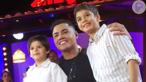 Filho mais velho de Cristiano Araújo, João Gabriel cantou com o tio Felipe Araújo em show nesta terça-feira, 22 de outubro de 2019