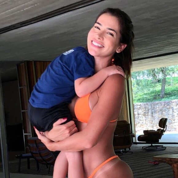 Adriana Sant'Anna ganhou elogios em foto de biquíni na web